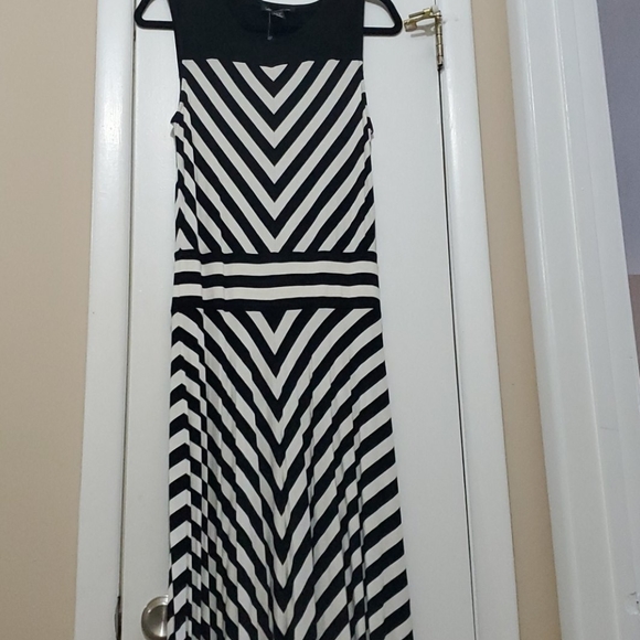 Kenneth Cole Small Maxi Dress - Picture 4 of 4